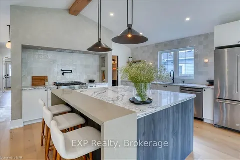 4306 SIXTH Ave, Niagara Falls, ON L2E 4S8