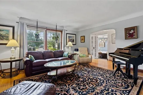 18.5 THOMAS St, St. Catharines, ON L2R 6L6