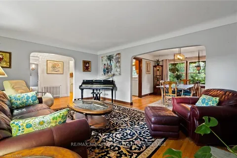 18.5 THOMAS St, St. Catharines, ON L2R 6L6