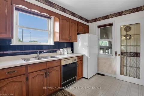 381 NIAGARA St, St. Catharines, ON L2M 4V9