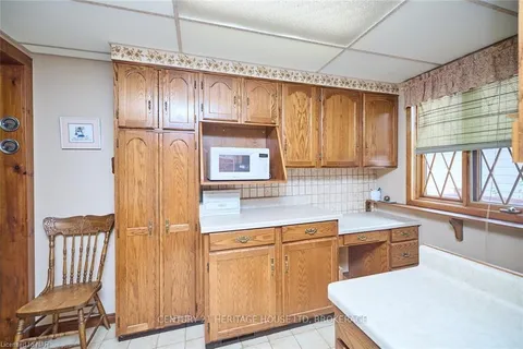 7321 FERN Ave, Niagara Falls, ON L2G 5H3