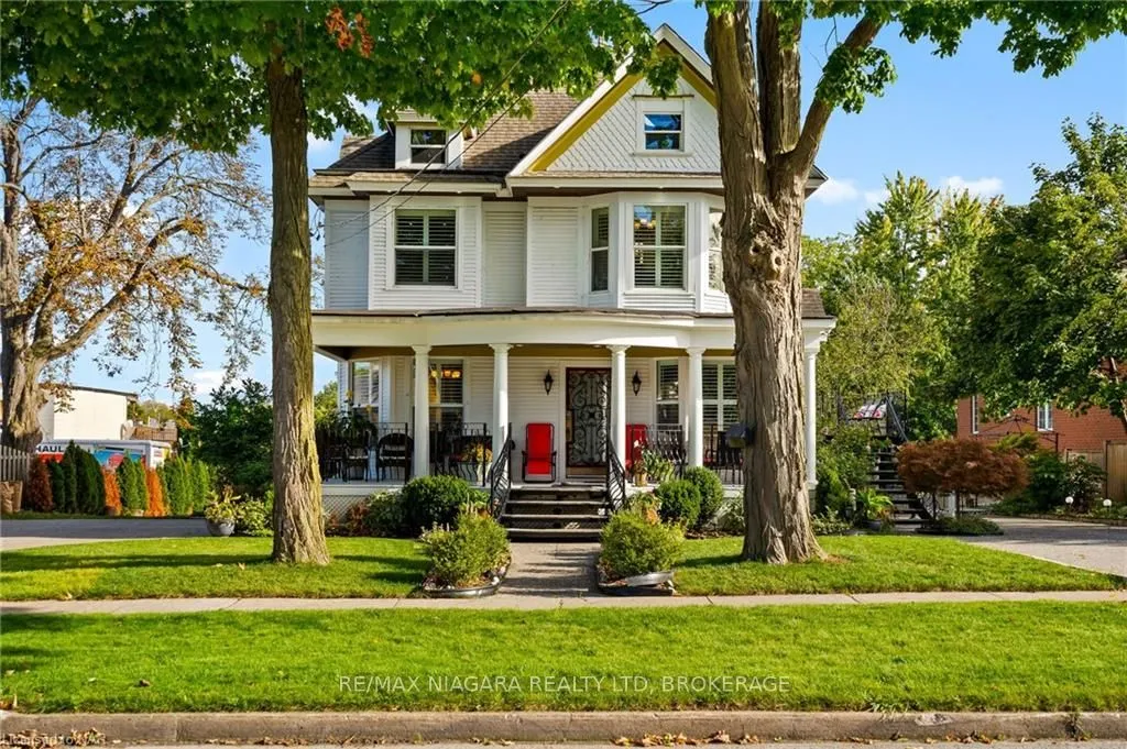 3844 CHIPPAWA Pkwy, Niagara Falls, ON L2G 6E1