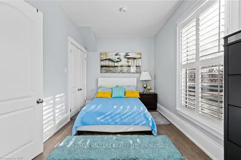 3844 CHIPPAWA Pkwy, Niagara Falls, ON L2G 6E1