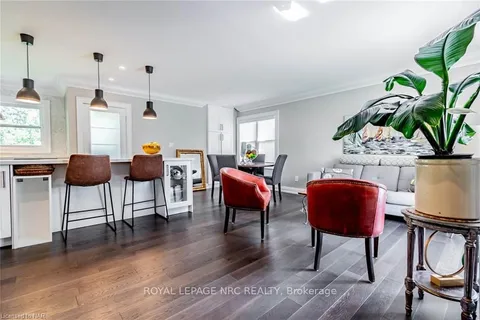 7027 GARDEN St, Niagara Falls, ON L2G 1H8