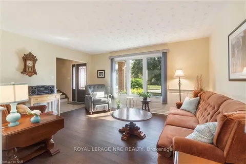 7385 WOODGATE St, Niagara Falls, ON L2J 4E8