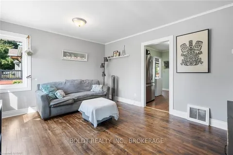 66 WHYTE Ave, Thorold, ON L2V 2T7