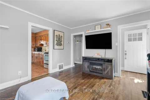 66 WHYTE Ave, Thorold, ON L2V 2T7