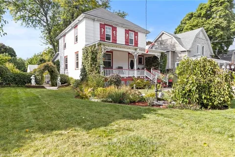 22 ROBINSON St, Grimsby, ON L3M 3C4