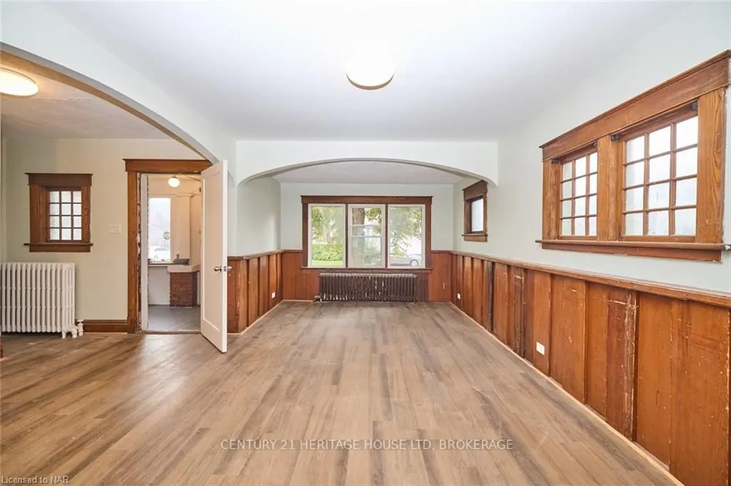 5060 MORRISON St, Niagara Falls, ON L2E 2C8