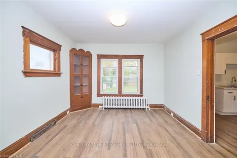 5060 MORRISON St, Niagara Falls, ON L2E 2C8