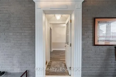 4584 SIXTH Ave, Niagara Falls, ON L2E 4T3