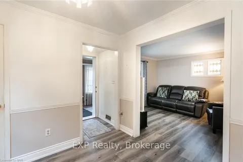 4584 SIXTH Ave, Niagara Falls, ON L2E 4T3