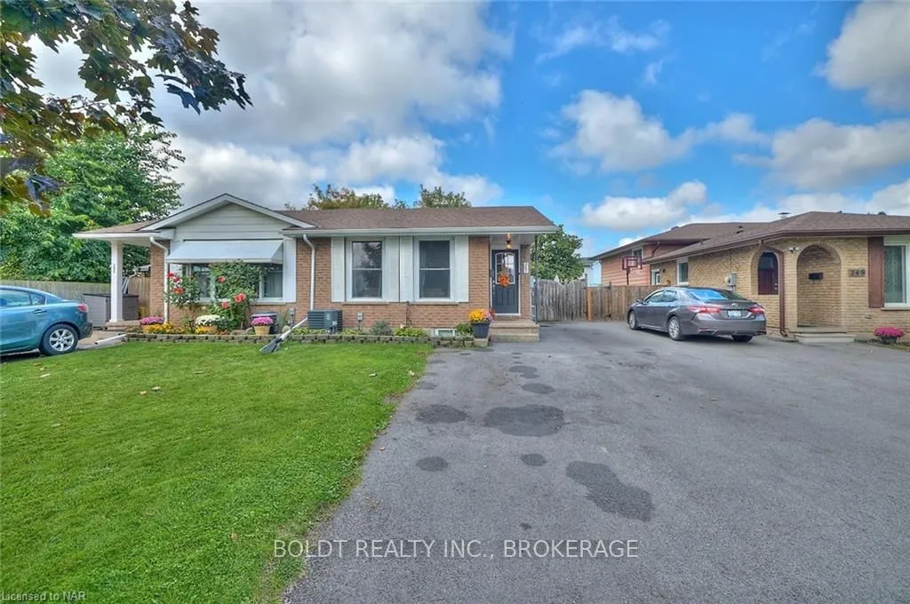 247 ST AUGUSTINE Dr, St. Catharines, ON L2P 3L9