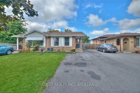 247 ST AUGUSTINE Dr, St. Catharines, ON L2P 3L9
