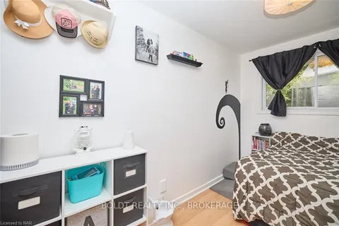 247 ST AUGUSTINE Dr, St. Catharines, ON L2P 3L9