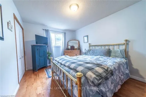 6442 TAYLOR St, Niagara Falls, ON L2G 2G1