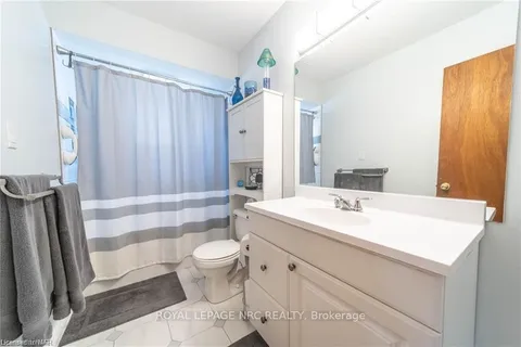 6442 TAYLOR St, Niagara Falls, ON L2G 2G1