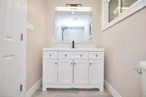 6505 DOREEN Dr, Niagara Falls, ON L2E 5K5