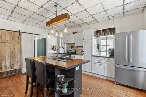 123 ELGIN St, Welland, ON L3C 4S5