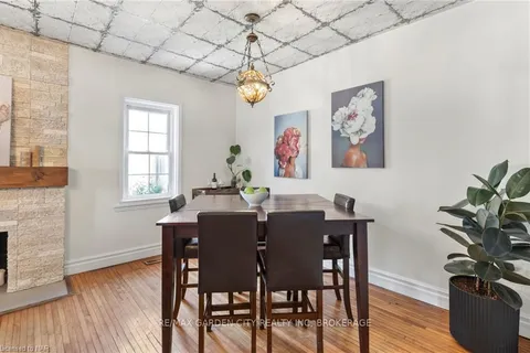 123 ELGIN St, Welland, ON L3C 4S5