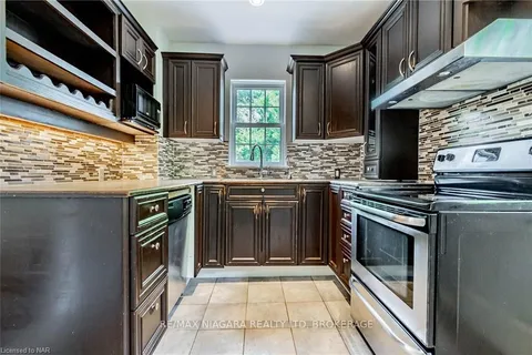 139 PLEASANT Ave, St. Catharines, ON L2R 1Y3