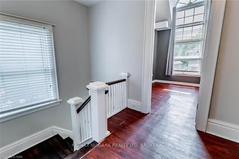 139 PLEASANT Ave, St. Catharines, ON L2R 1Y3