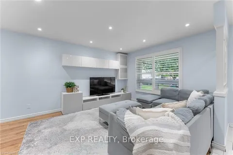 9 ELAINE Crt, St. Catharines, ON L2N 6S1