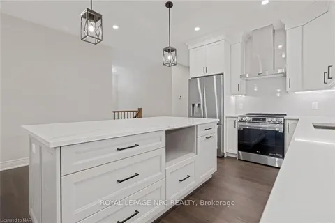 734 CLARENCE St, Port Colborne, ON L3K 0A8