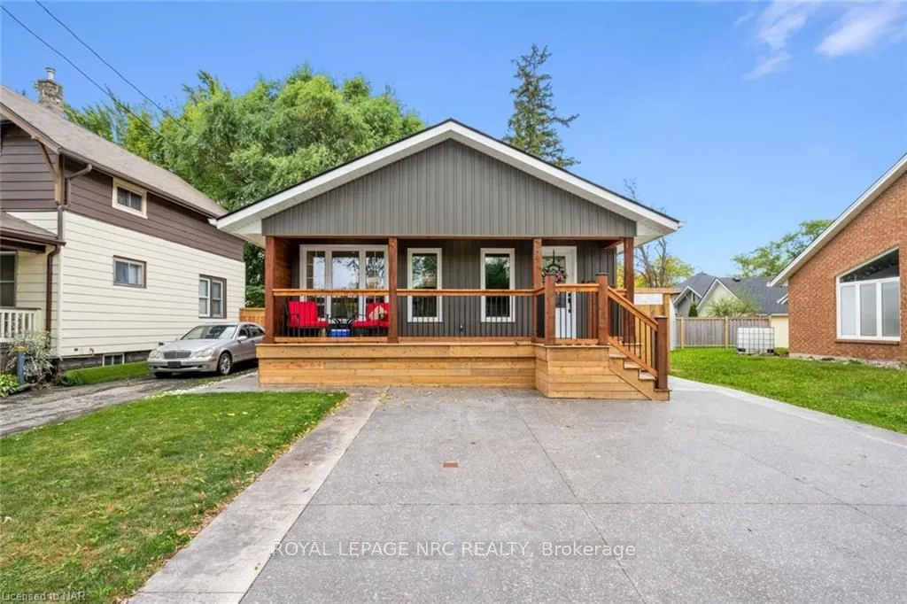 17 MARGARET St, Welland, ON L3C 3Z6