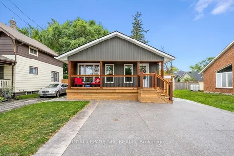 17 MARGARET St, Welland, ON L3C 3Z6