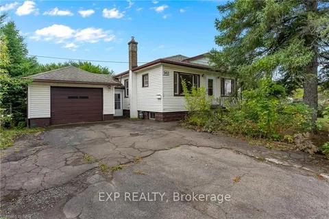 562 BROADWAY St, Welland, ON L3C 5M5