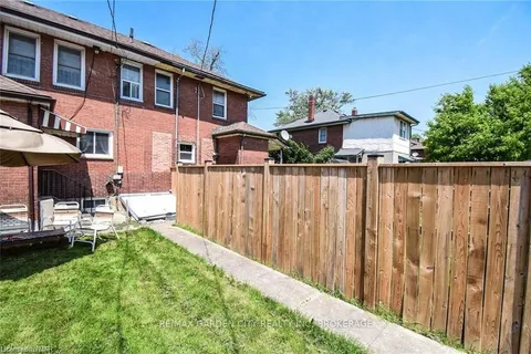 221 LINCOLN St, Welland, ON L3B 4M8
