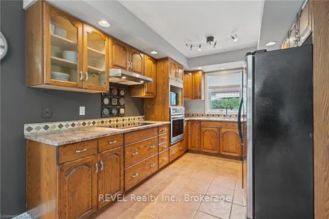 105 DOROTHY St, St. Catharines, ON L2N 6Z6