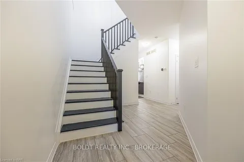 10 BERGENSTEIN Cres, Pelham, ON L0S 1E0