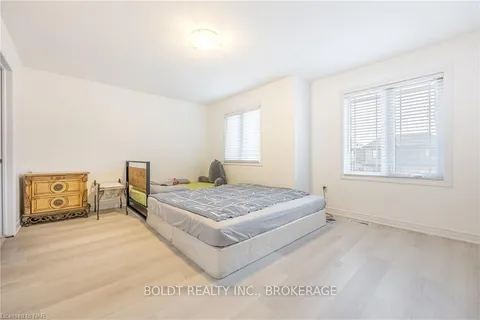 10 BERGENSTEIN Cres, Pelham, ON L0S 1E0