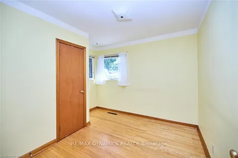 4491 ELMWOOD Ave, Niagara Falls, ON L2E 6H1