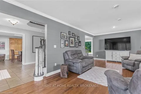 18 TOPHAM Blvd, Welland, ON L3C 7E1