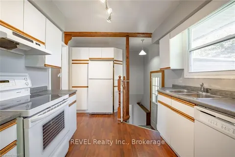 11 RENDALE Ave, St. Catharines, ON L2M 6E9