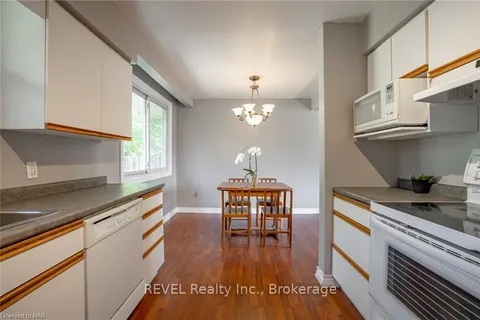 11 RENDALE Ave, St. Catharines, ON L2M 6E9