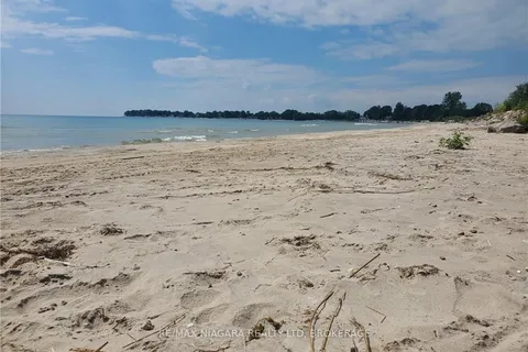 11705-6 LAKESHORE Rd, Wainfleet, ON L3K 5V4