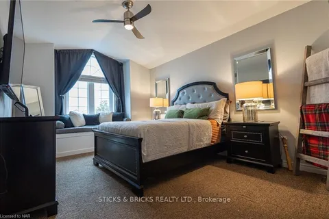 8378 ATACK Crt, Niagara Falls, ON L2H 3N4