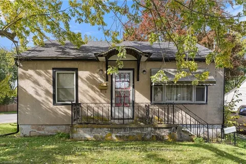 11 1/2 WILLOW St, St. Catharines, ON L2T 1N4