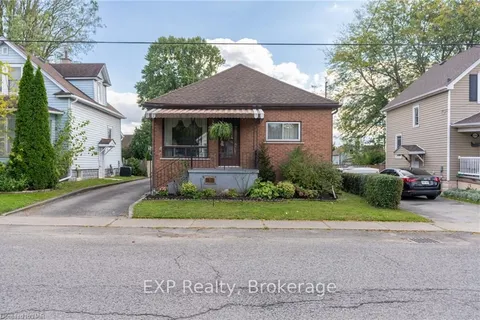 6286 CULP St, Niagara Falls, ON L2G 2C1