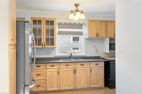 6 CLIFF Rd, St. Catharines, ON L2R 3W1