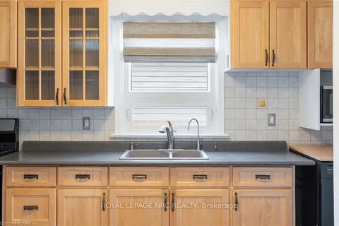 6 CLIFF Rd, St. Catharines, ON L2R 3W1