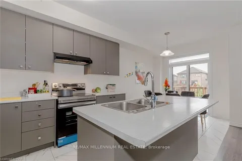 301 VANILLA Tr, Thorold, ON L2E 6S4