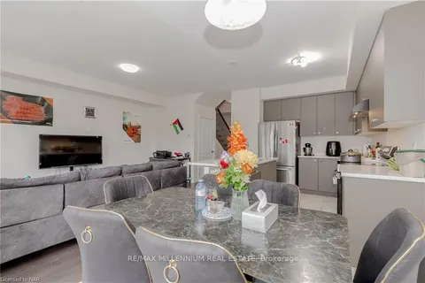 301 VANILLA Tr, Thorold, ON L2E 6S4