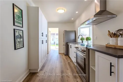 17 CONWAY PLACE EAST Pl, Fort Erie, ON L0S 1B0