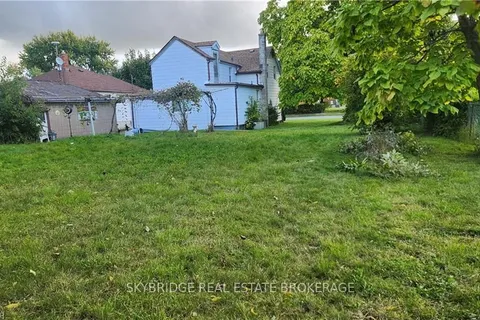 69 Queen St, Thorold, ON L2V 3N4