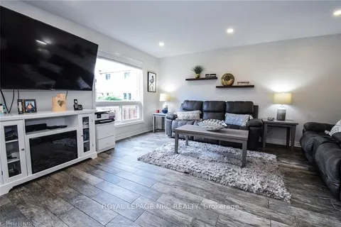 29 CAPRI St, Thorold, ON L2V 4W7